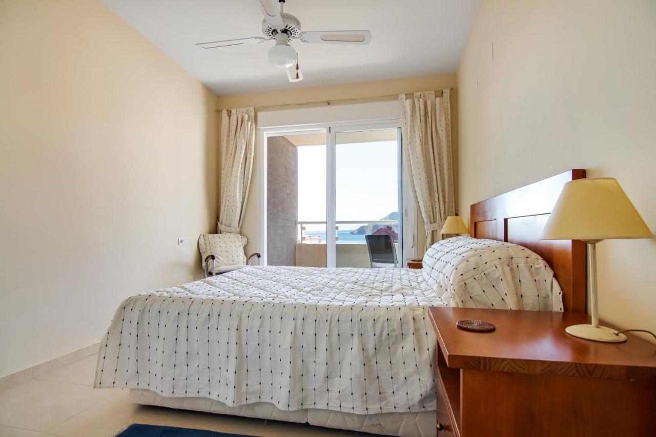 קלפה Perfect Location With Stunning Views, 2 Minutes To Beach מראה חיצוני תמונה